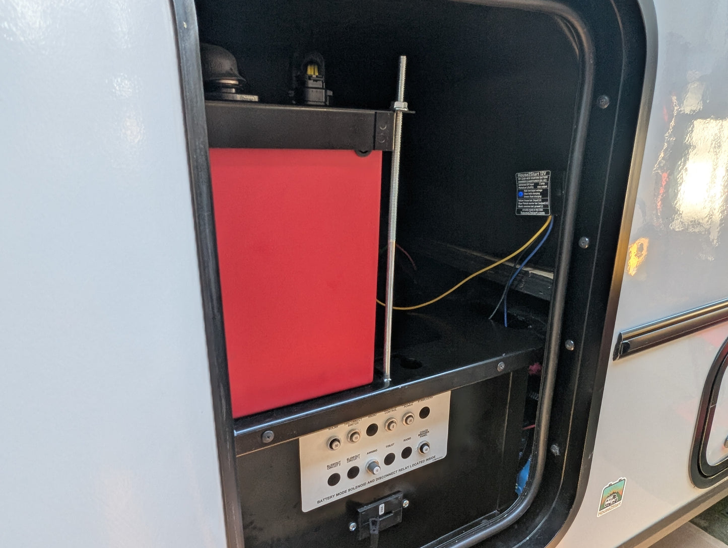 EKKO House2Start 12V Charger Assembled for Winnebago SPREKKO